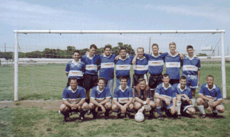 full team photo.gif (180334 bytes)